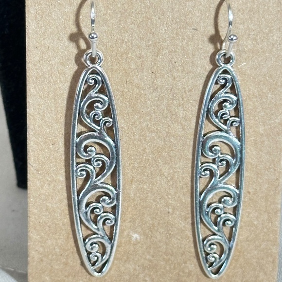 2/$20 Silver tone long marquee w/filigree & swirl hook earrings NWOT - Picture 4 of 10